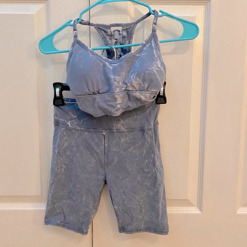 Blue marble workout set